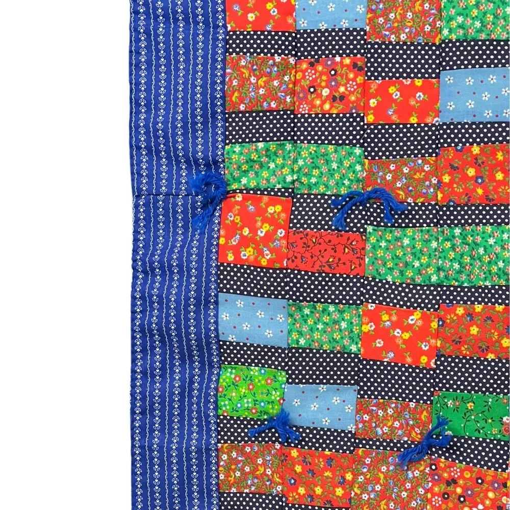 Vintage Handmade Patchwork Quilt 36x46 Lap Quilt Wall Hanging Baby Throw